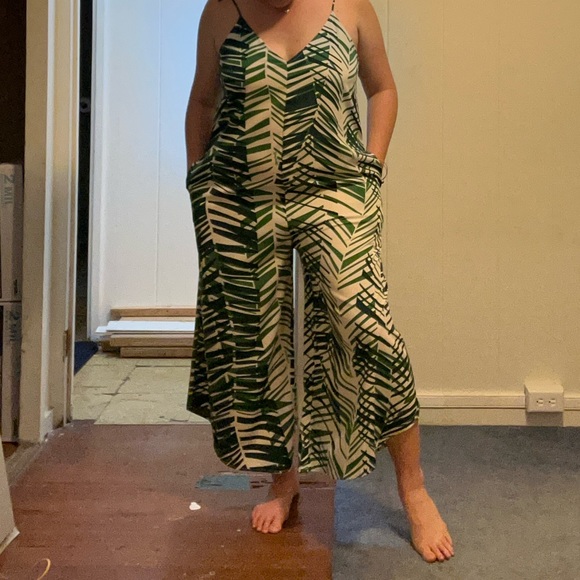 Manuheali’i Jumpsuit (M) - Picture 5 of 5